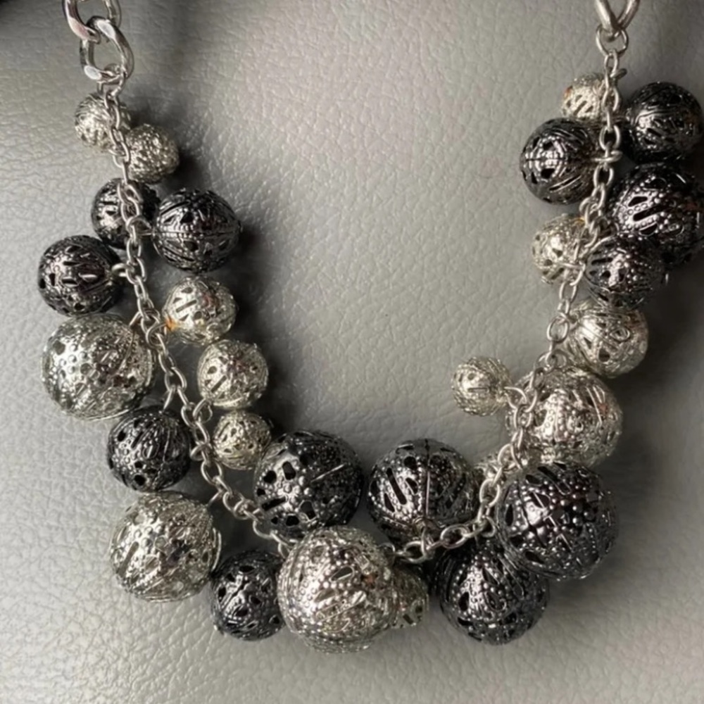 Vera Wang Statement Necklace Brand new